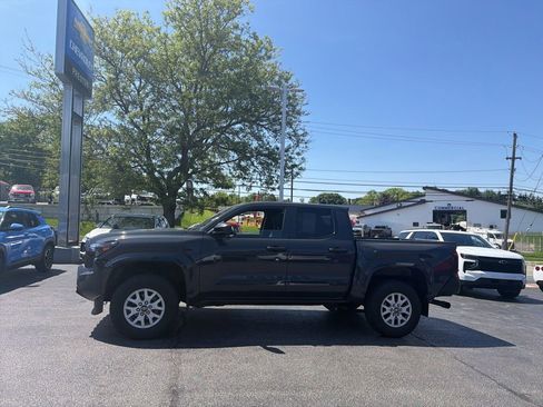Used 2024 Toyota Tacoma SR AWD/4WD image 6