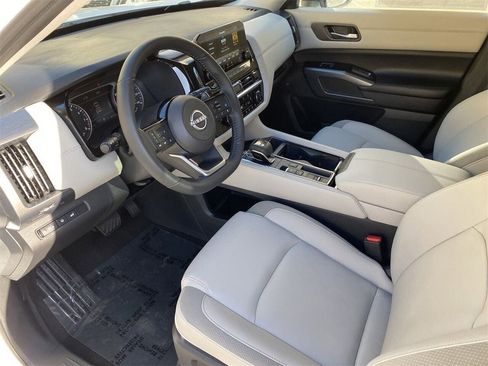 New 2025 Nissan Pathfinder SL image 21