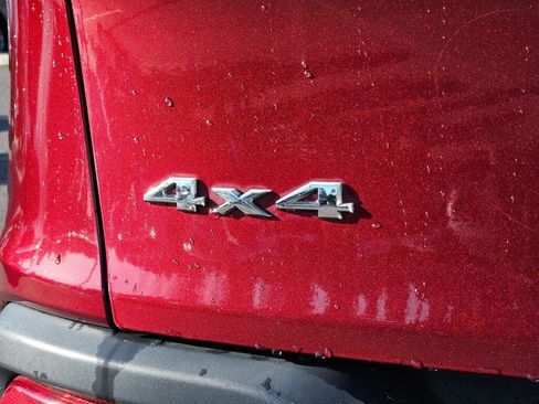 Used 2018 Jeep Cherokee Latitude Plus w/ Comfort/Convenience Group AWD/4WD image 9