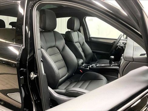 Used 2026 Porsche Macan Turbo AWD/4WD image 29