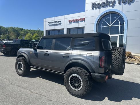Used 2023 Ford Bronco Badlands image 11