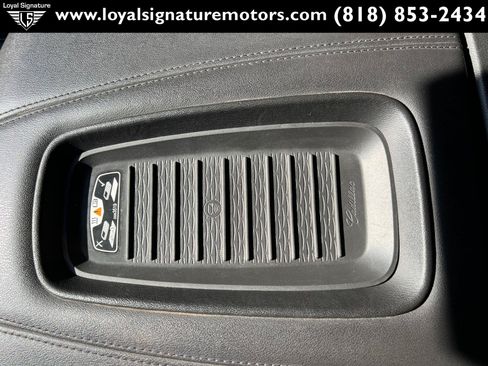 Used 2018 Cadillac Escalade ESV Luxury RWD image 34