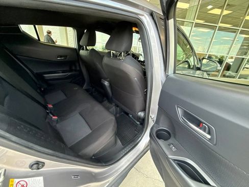 Used 2019 Toyota C-HR XLE FWD image 17