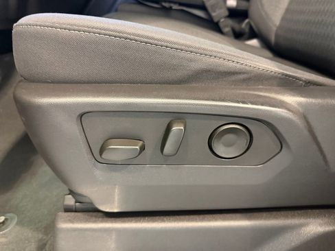 Used 2025 Chevrolet Silverado 1500 LT image 10