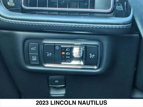 Used 2023 Lincoln Nautilus AWD w/ Premium Package image 20