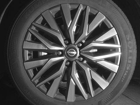 Used 2025 Nissan Altima 2.5 SV FWD image 12