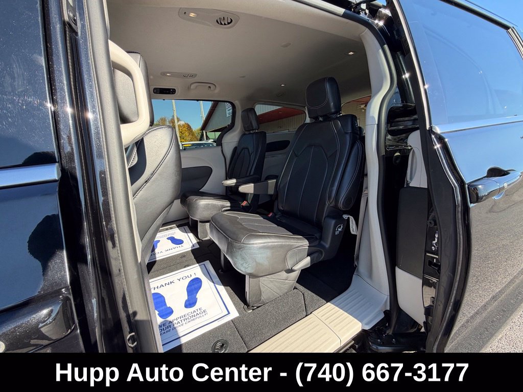 Used 2024 Chrysler Pacifica Touring-L FWD image 13