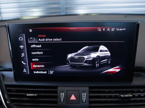 Used 2024 Audi Q5 e Premium w/ Convenience Package image 24