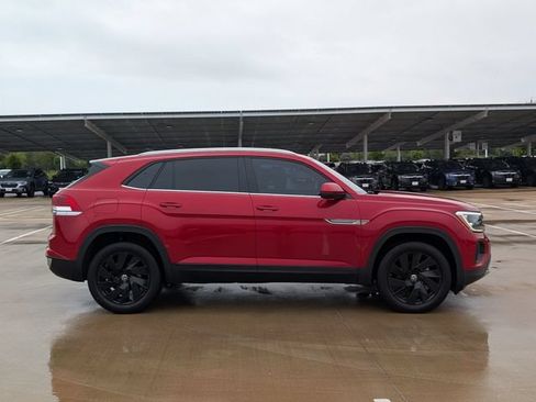 Used 2024 Volkswagen Atlas Cross Sport SE w/ Panoramic Sunroof Package FWD image 6