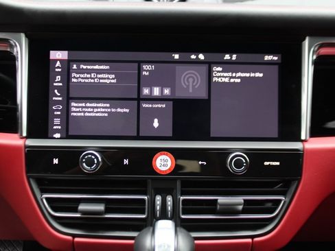 Used 2025 Porsche Macan image 26