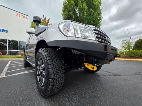 Used 2004 Toyota Land Cruiser w/ Convenience Pkg AWD/4WD image 8