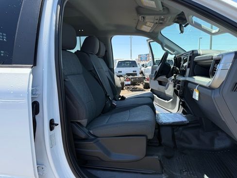 New 2026 Ford F550 4x4 Crew Cab image 17