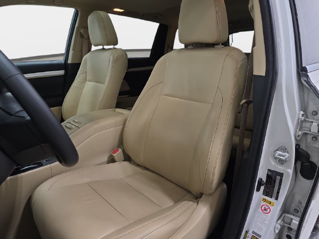 Used 2018 Toyota Highlander XLE AWD/4WD image 14