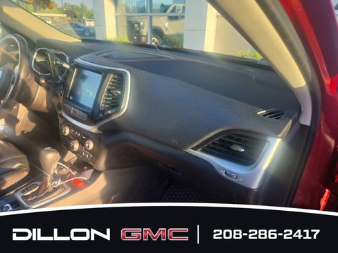 Used 2016 Jeep Cherokee Trailhawk w/ Leather Interior Group AWD/4WD image 18