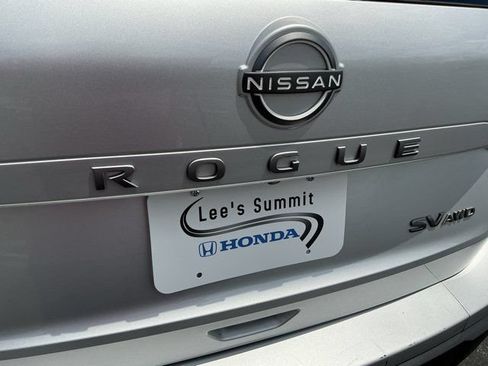 Used 2024 Nissan Rogue SV AWD/4WD image 6