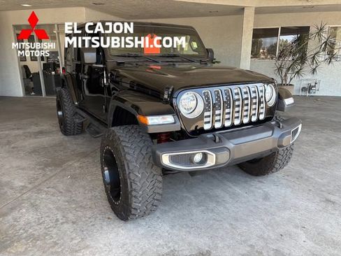 Used 2018 Jeep Wrangler Unlimited Sahara w/ Uconnect 4C Nav & Sound Group AWD/4WD image 1