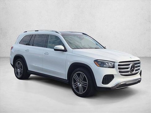 Used 2025 Mercedes-Benz GLS 450 4MATIC image 3