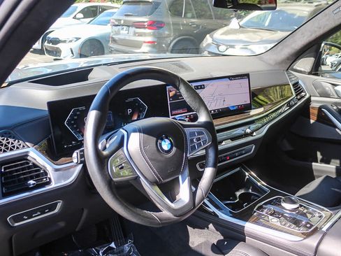 Used 2024 BMW X7 xDrive40i w/ Premium Package AWD/4WD image 16