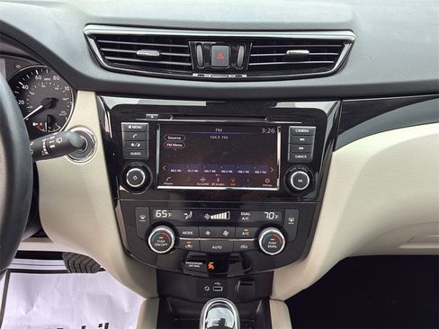 Used 2021 Nissan Rogue Sport SV image 29