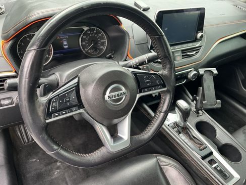 Used 2019 Nissan Altima 2.5 SR w/ SR Premium Package AWD/4WD image 6