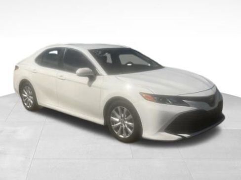 Used 2018 Toyota Camry LE FWD image 6