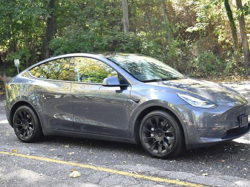 Used 2021 Tesla Model Y Long Range image 12