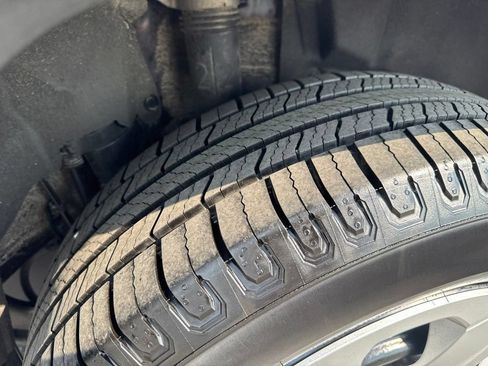 Used 2023 Toyota RAV4 LE AWD/4WD image 46