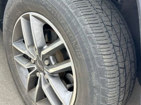 Used 2019 Jeep Grand Cherokee Limited AWD/4WD image 19