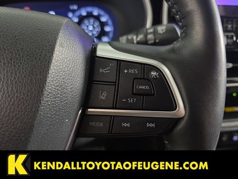 Used 2023 Toyota Highlander Limited AWD/4WD image 13