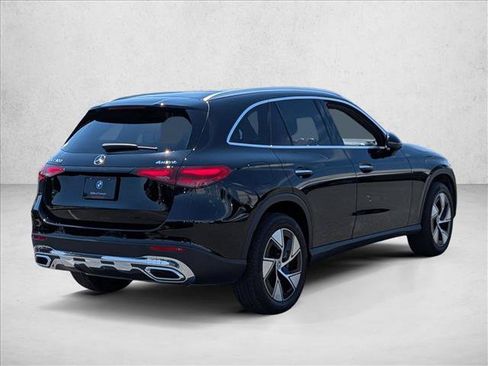 Used 2024 Mercedes-Benz GLC 300 4MATIC image 5
