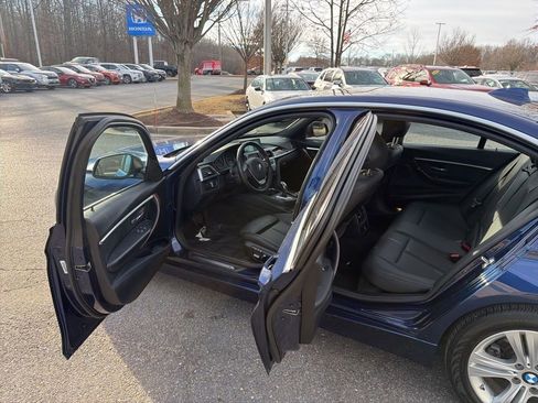 Used 2017 BMW 330i xDrive Sedan w/ Premium Package image 16