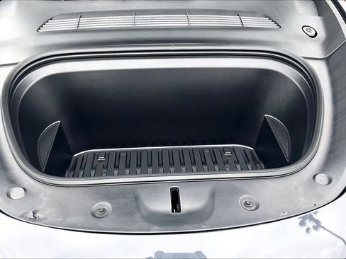 Used 2024 Tesla Model Y Long Range image 30