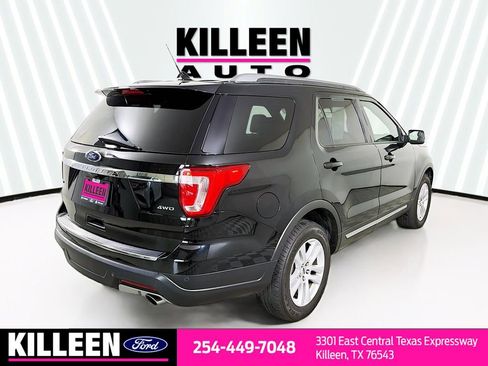 Used 2018 Ford Explorer XLT w/ Equipment Group 202A image 8