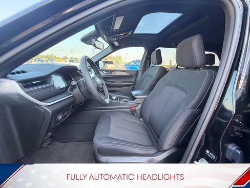 Used 2024 Jeep Grand Cherokee Laredo X AWD/4WD image 11