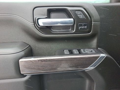 Used 2022 Chevrolet Silverado 2500 LTZ w/ LTZ Plus Package image 12