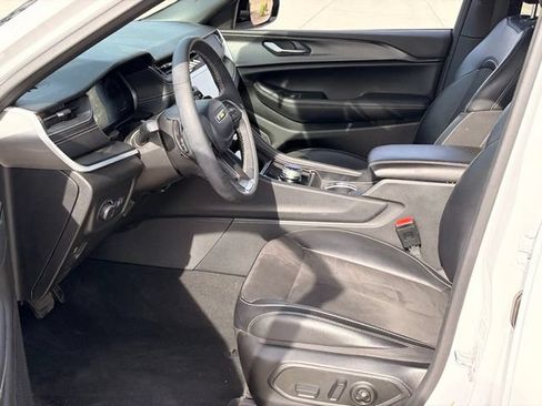 Certified 2025 Jeep Grand Cherokee Altitude AWD/4WD image 16