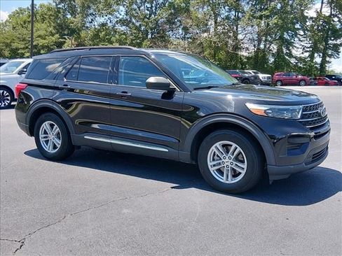 Used 2023 Ford Explorer XLT RWD image 2