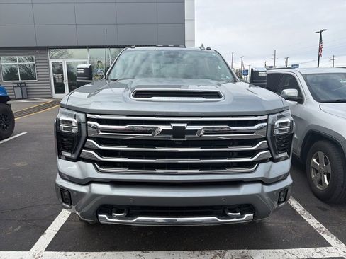 Used 2024 Chevrolet Silverado 2500 High Country w/ High Country Premium Package image 2