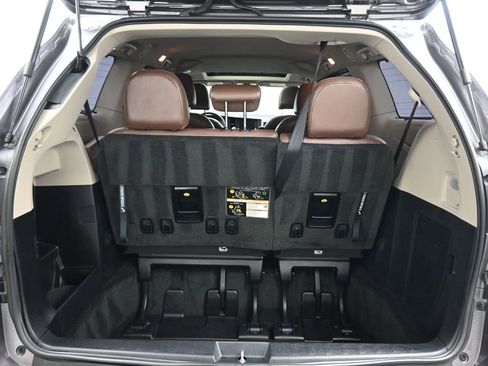 Used 2018 Toyota Sienna Limited image 55