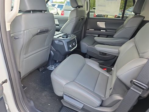 New 2025 Ford Expedition Active image 31