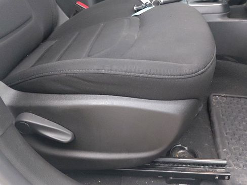 Used 2020 Jeep Renegade Latitude w/ Cold Weather Group AWD/4WD image 13