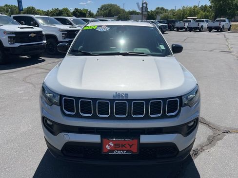 Used 2024 Jeep Compass Latitude AWD/4WD image 4