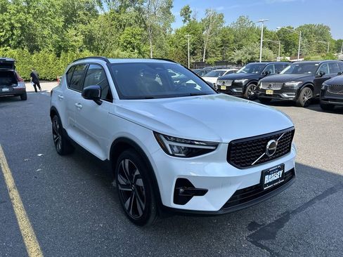 Certified 2023 Volvo XC40 B5 Plus w/ Protection Package Premier AWD/4WD image 2