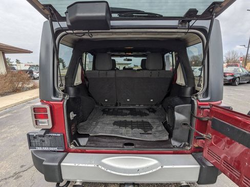 Used 2012 Jeep Wrangler Unlimited Sahara AWD/4WD image 12