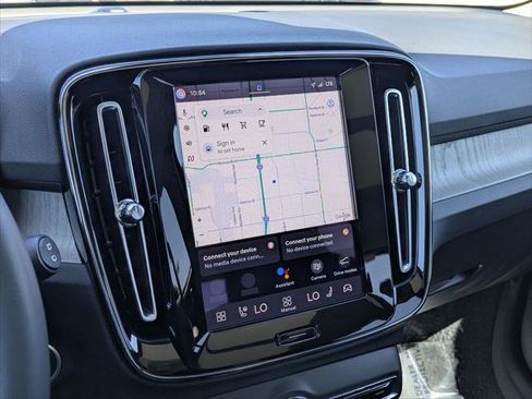 Used 2023 Volvo XC40 B5 Plus w/ Driver Assist Package image 9