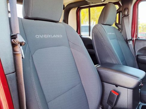 Used 2022 Jeep Gladiator Overland image 12