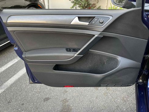 Used 2019 Volkswagen e-Golf SE w/ Driver Assistance Package image 82