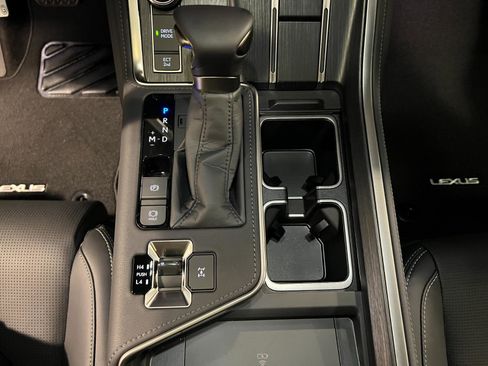 Used 2026 Lexus GX 550 w/ Cold Area Package AWD/4WD image 20