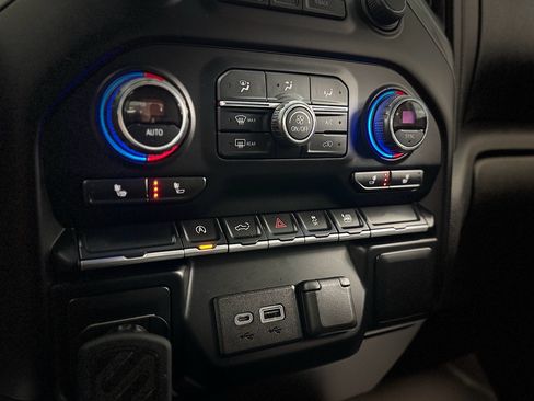 Used 2019 Chevrolet Silverado 1500 LT w/ All-Star Edition AWD/4WD image 24