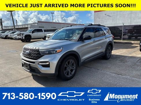 Used 2023 Ford Explorer XLT w/ Equipment Group 202A RWD image 1